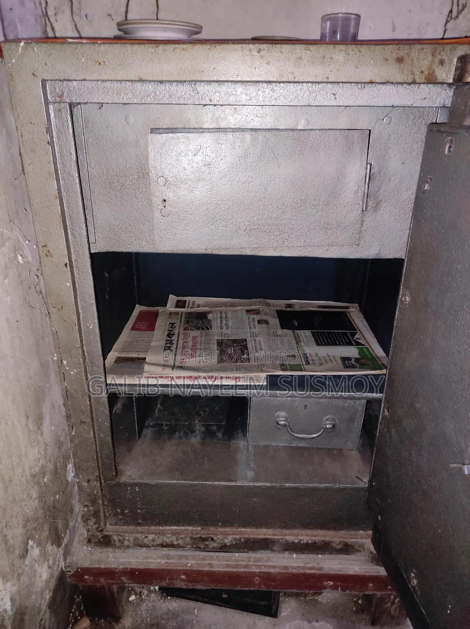 Large safe 291+- kg weight
