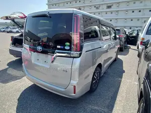 Toyota Esquire GI PREMIUM & LEATHER 2020
