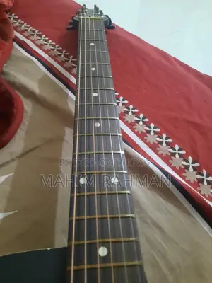 সিগনেচার অ্যাকোস্টিক গিটার