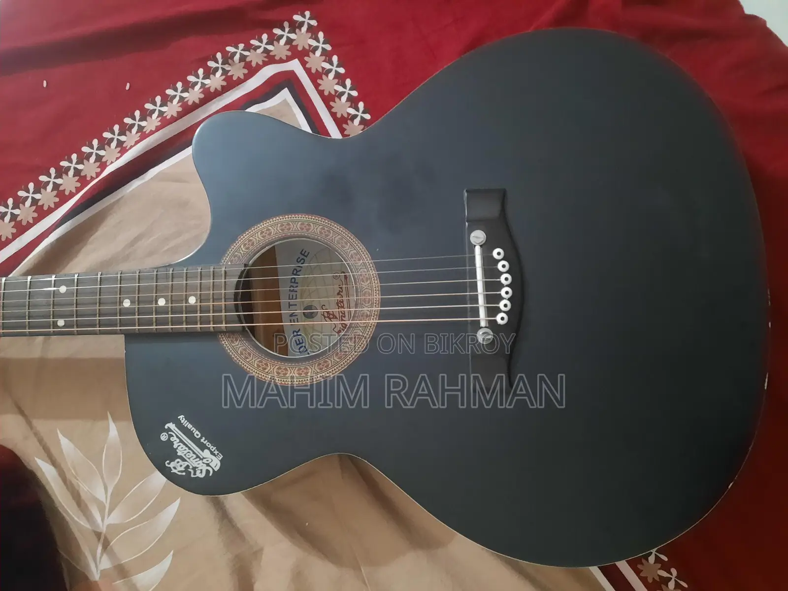 সিগনেচার অ্যাকোস্টিক গিটার