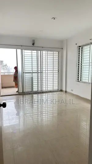 4 Bed / 2 Parking Apartment For Rent
