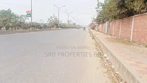মাদানী এভিনিউ ১০০ ফিট মেইন রোডে ২৭ কাঠা প্রাইম জমি| সিরামিক বাউন্ডারি