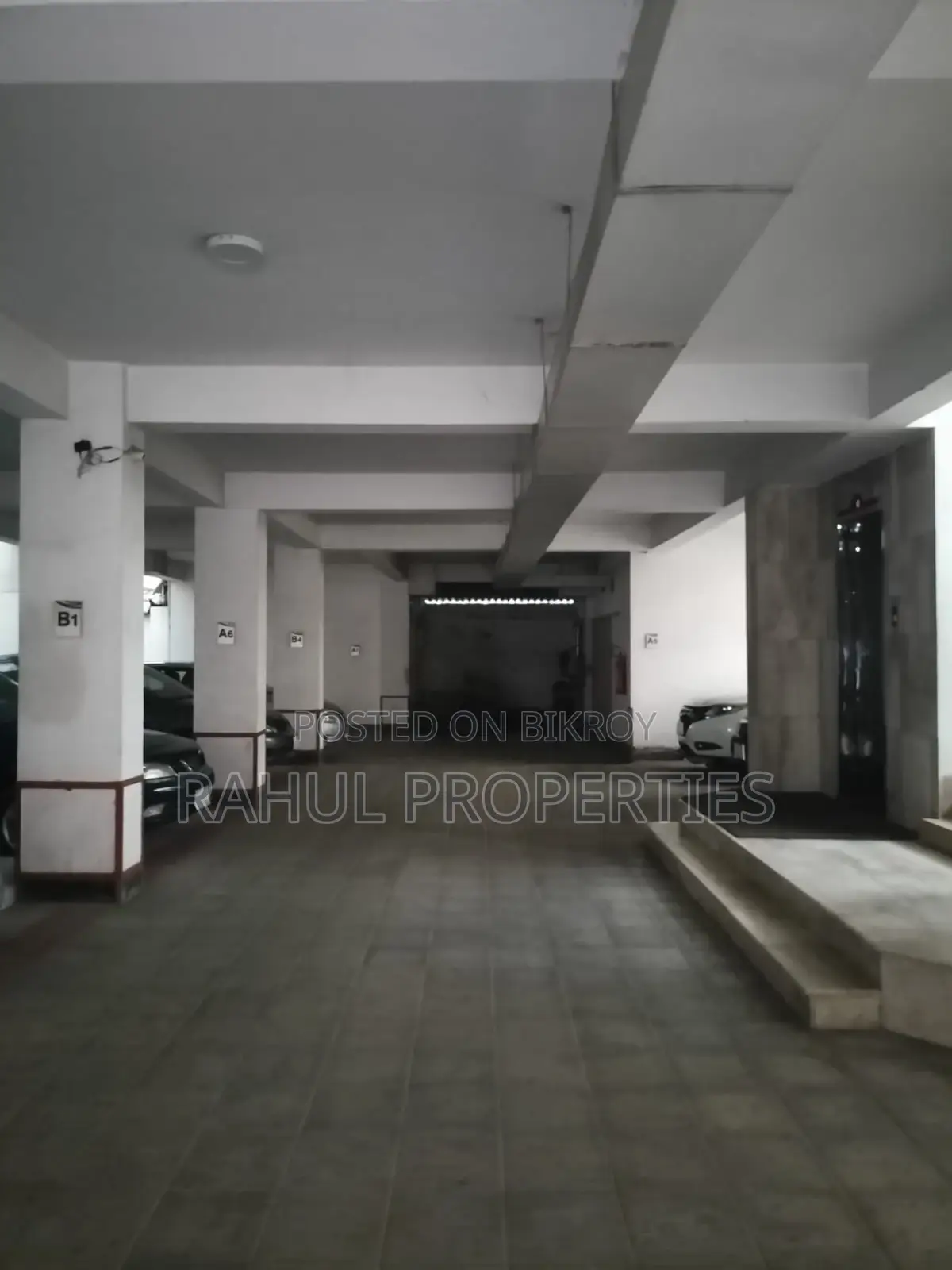 Used Flat For Sale In Bashundhara R/A- Block-D
