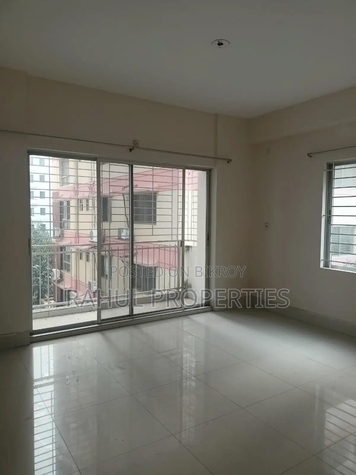 Used Flat For Sale In Bashundhara R/A- Block-D