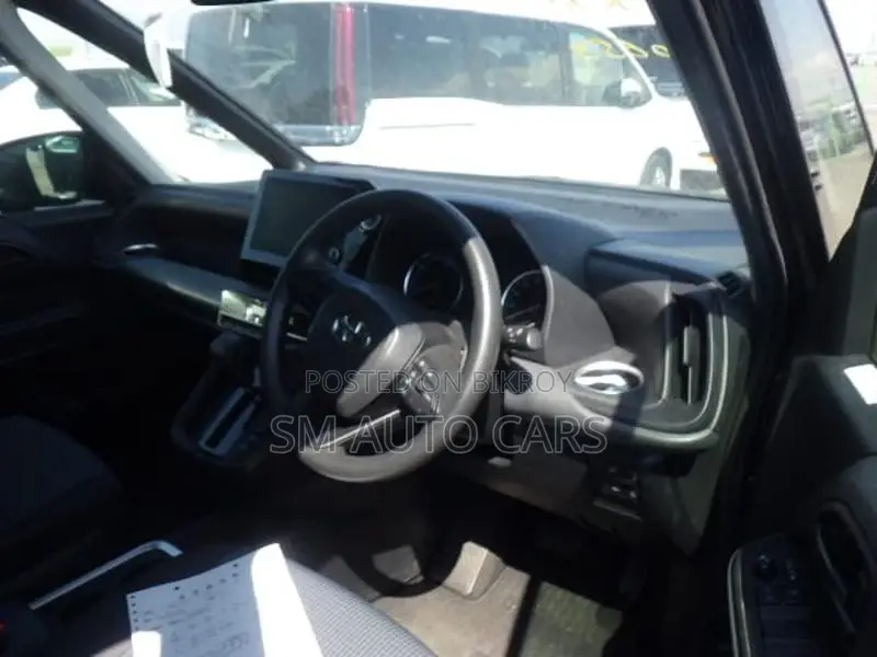 Toyota Noah Hybrid X New Shape 2022