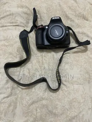 Nikon D5200 with 18-105 lens