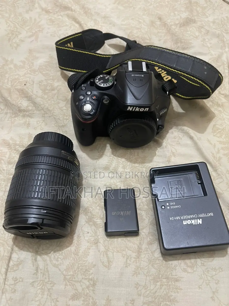 Nikon D5200 with 18-105 lens