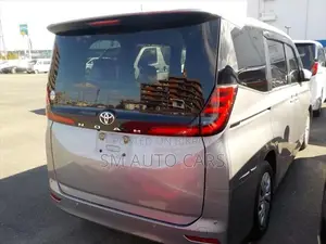 Toyota Noah Non Hybrid X Grey 2023