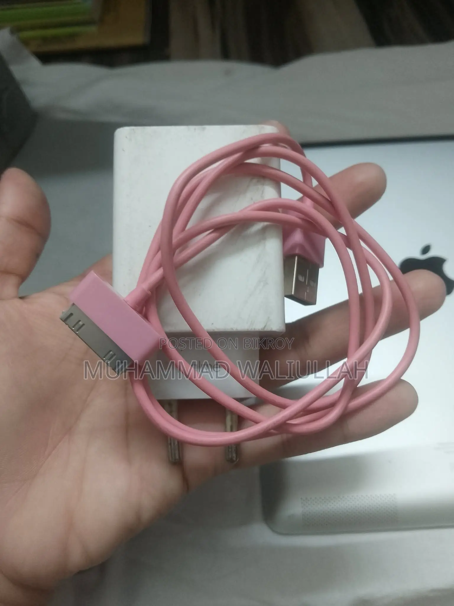 Apple Ipad 2 (16gb) – স্মুথ কন্ডিশন, সাথে ফ্রি চার্জার ও কভার”