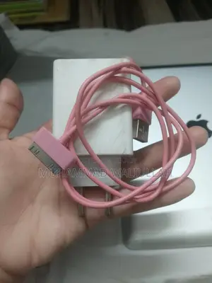 Apple Ipad 2 (16gb) – স্মুথ কন্ডিশন, সাথে ফ্রি চার্জার ও কভার”