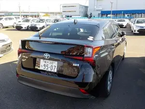 Toyota Prius S Led 2019