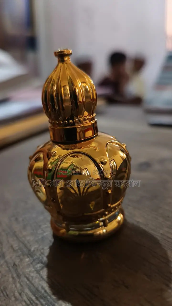 Refillable glass perfume