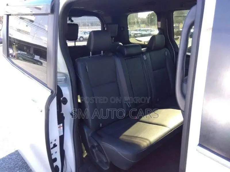 Toyota Esquire Petrol Gi Pearl 2021