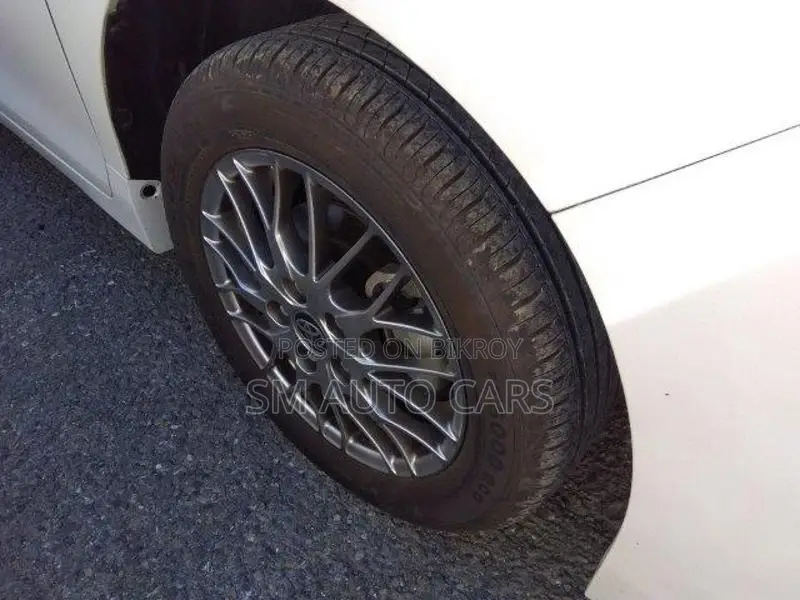 Toyota Esquire Petrol Gi Pearl 2021