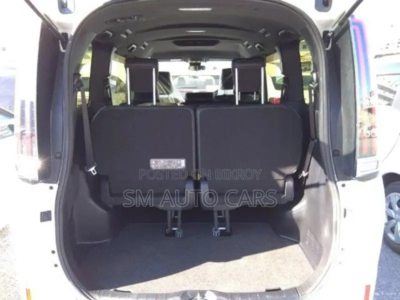 Toyota Esquire Petrol Gi Pearl 2021