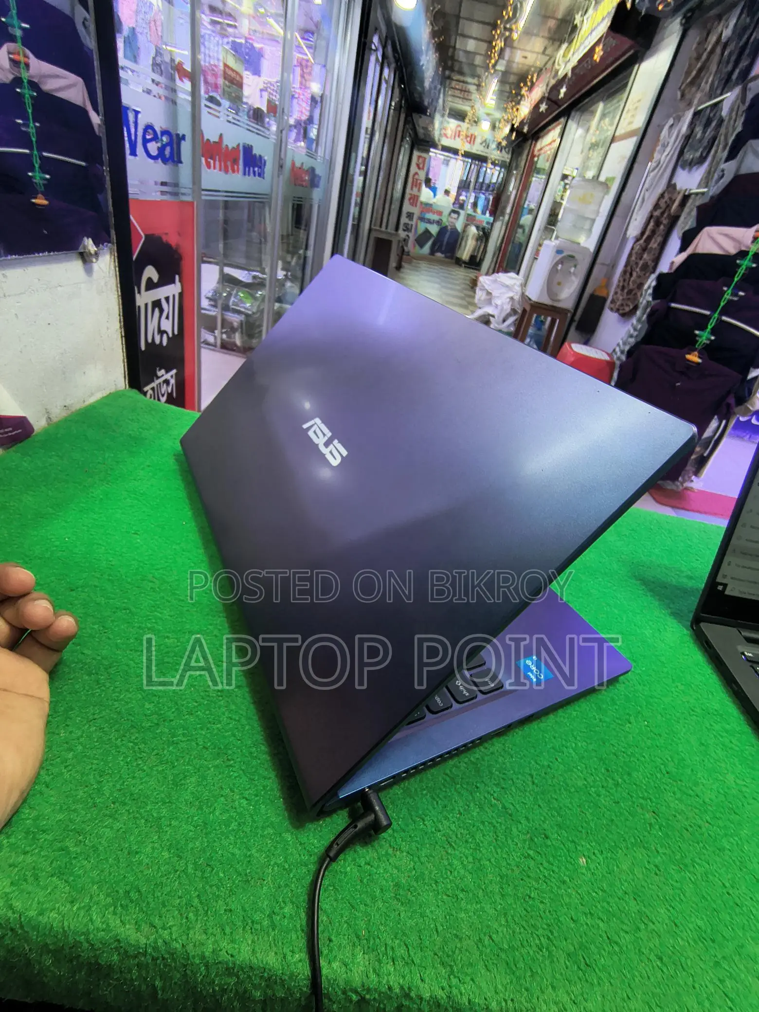 ASUS core i3 11gen: 8gb ram/256gb ssd/new looks