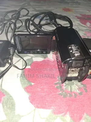 জেভিসি এভেরিও হার্ড ডিস্ক ড্রাইভ (এইচডিডি) ক্যামকর্ডার।