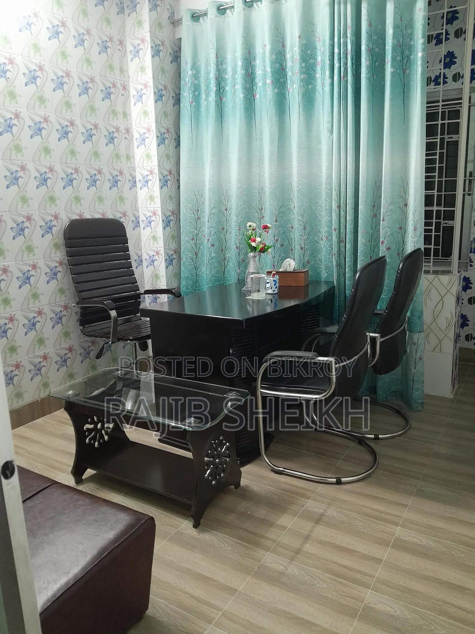 Ready office for rent with lift facility.