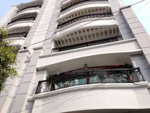 উত্তর গুলশানে সেমি-ফার্নিশড অ্যাপার্টমেন্ট ভাড়া