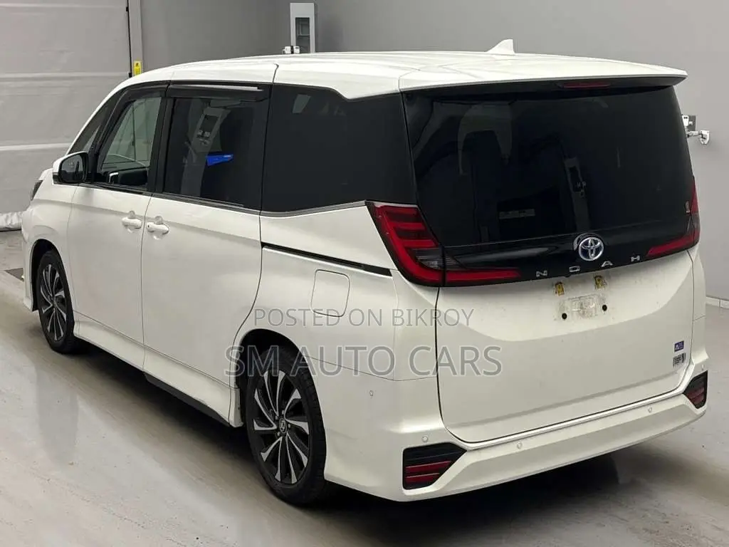 Toyota Noah Hybrid SZ Pearl New 2023
