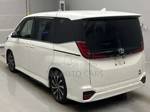 Toyota Noah Hybrid SZ Pearl New 2023