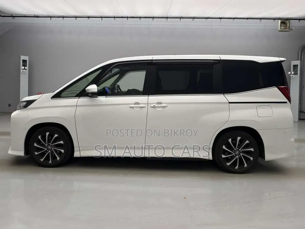 Toyota Noah Hybrid SZ Pearl New 2023