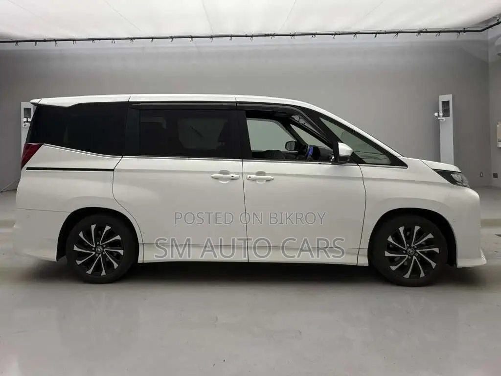 Toyota Noah Hybrid SZ Pearl New 2023