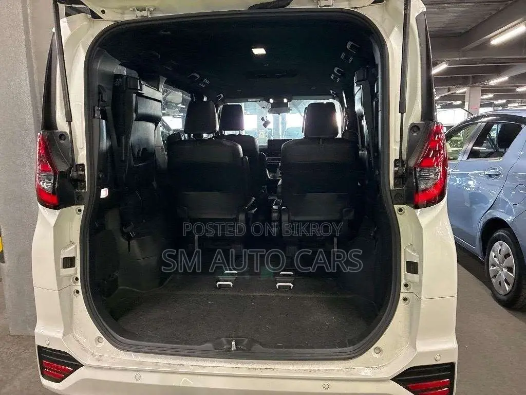 Toyota Noah Hybrid SZ Pearl New 2023