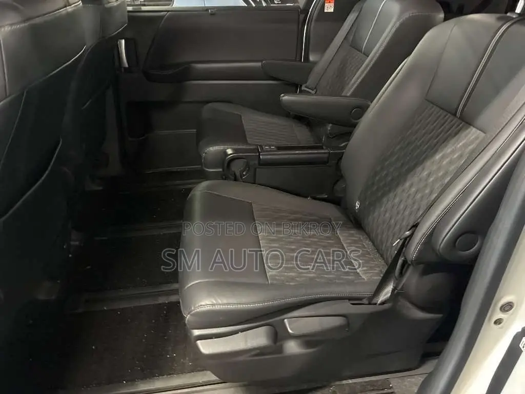 Toyota Noah Hybrid SZ Pearl New 2023