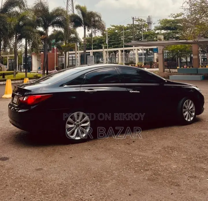 Hyundai Sonata লাক্সারি সেডান সানরুফ ২০১১