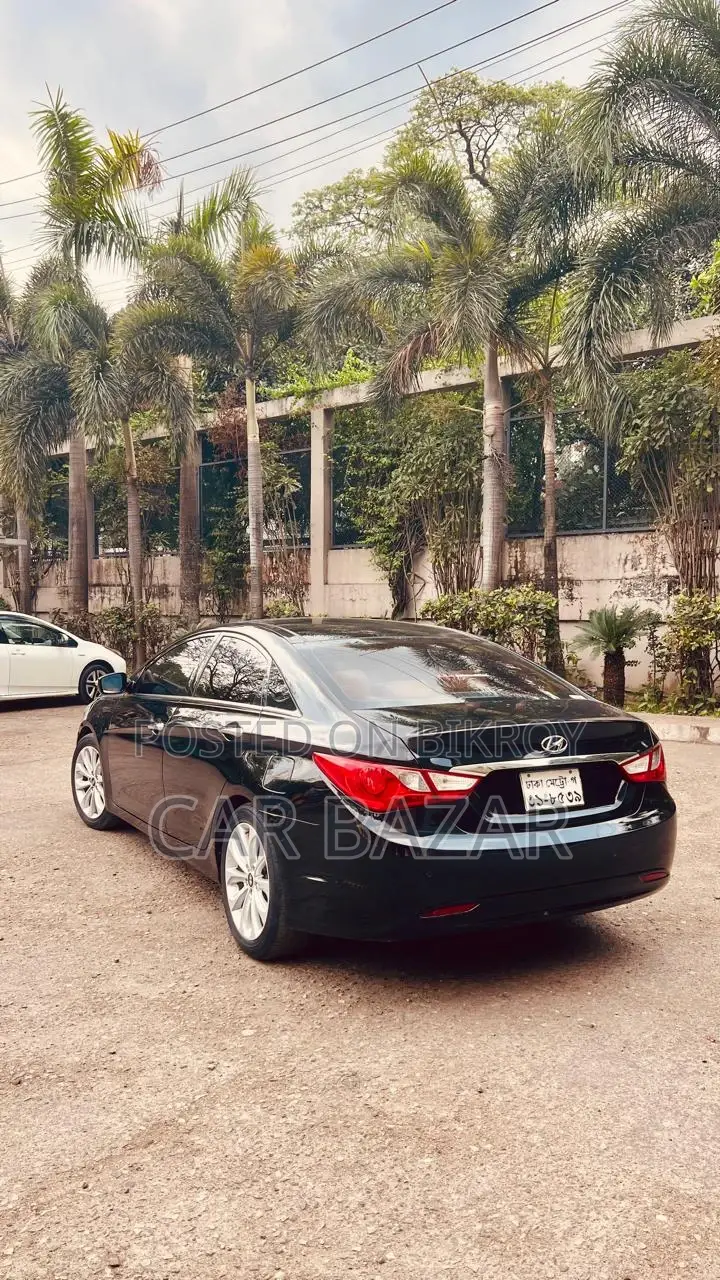 Hyundai Sonata লাক্সারি সেডান সানরুফ ২০১১