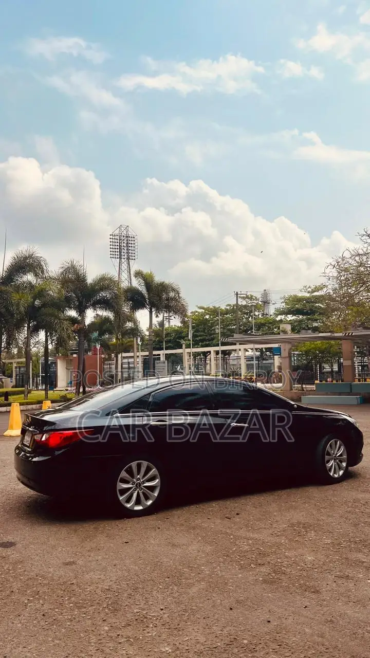 Hyundai Sonata লাক্সারি সেডান সানরুফ ২০১১