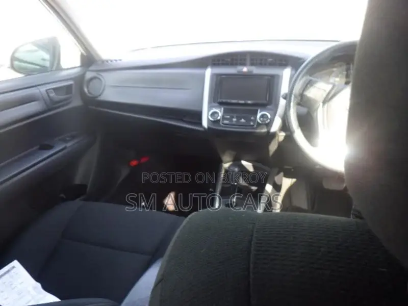 Toyota Fielder Hybrid EX White 2021