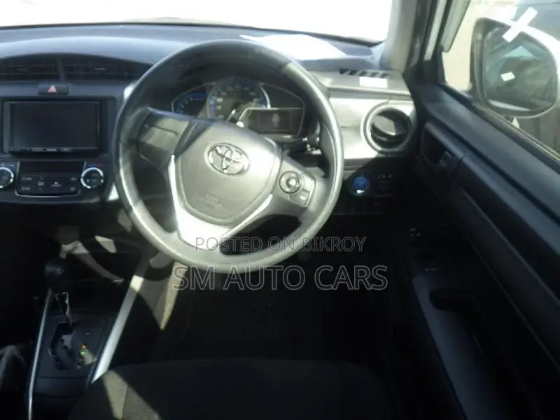 Toyota Fielder Hybrid EX White 2021