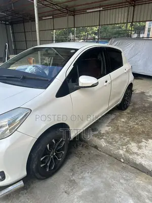 Toyota Vitz . 2011