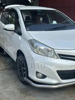 Toyota Vitz . 2011