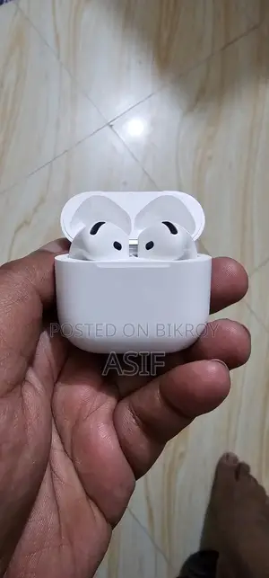 Apple Airpods 4th Gen with Active Noise Cancellation