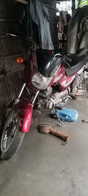 Bajaj CT 100 2018