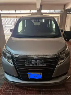 Toyota Noah 1.8 FWD Hybrid (7 seater) 2014 Silver