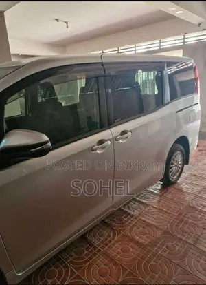 টয়োটা নোয়া ১.৮ এফডব্লিউডি হাইব্রিড (৭ সিটার) ২০১৪ সিলভার