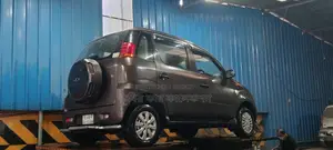 Mahindra Quanto gray 2015