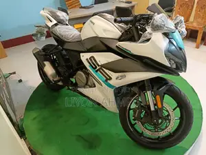 CFMoto 300SR 2025