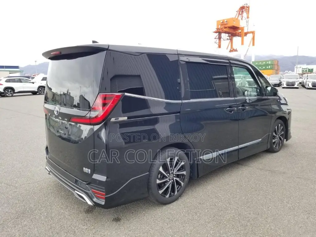 Toyota Noah S-Z 2025