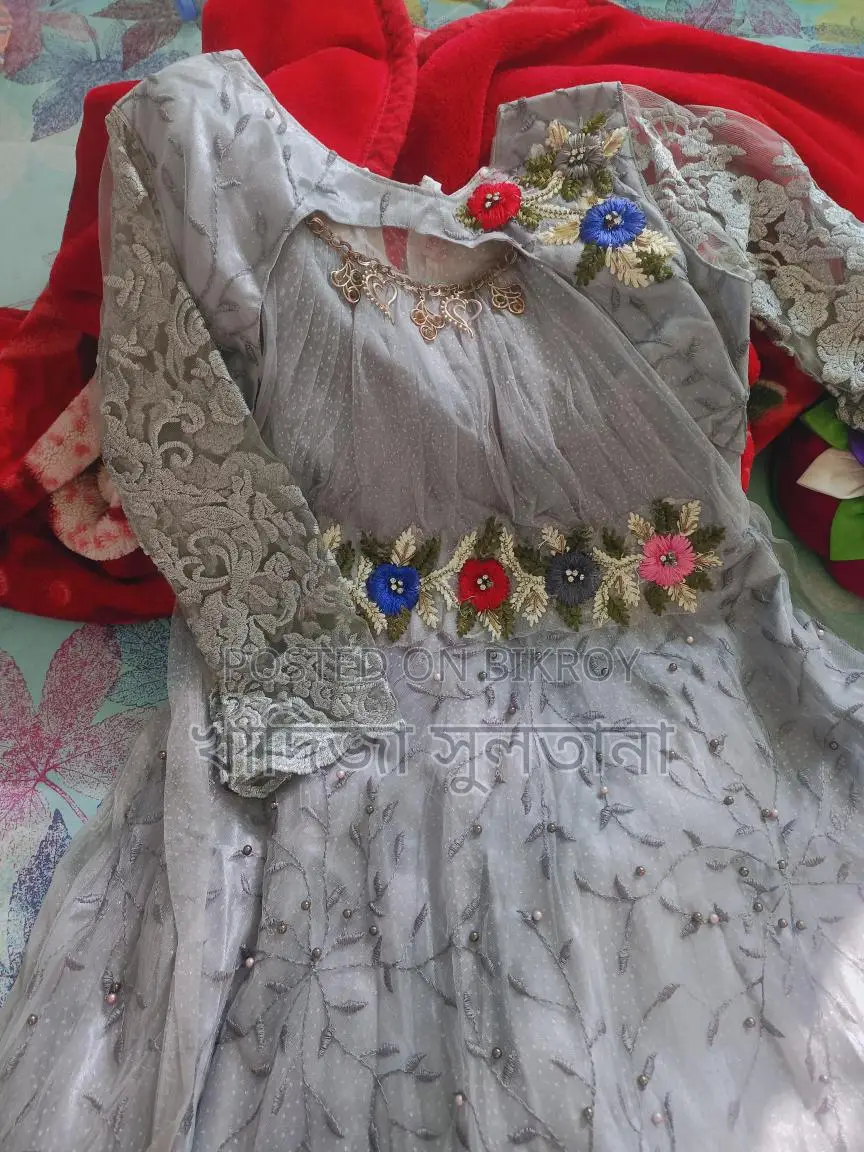 গাউন বিক্রি হবে