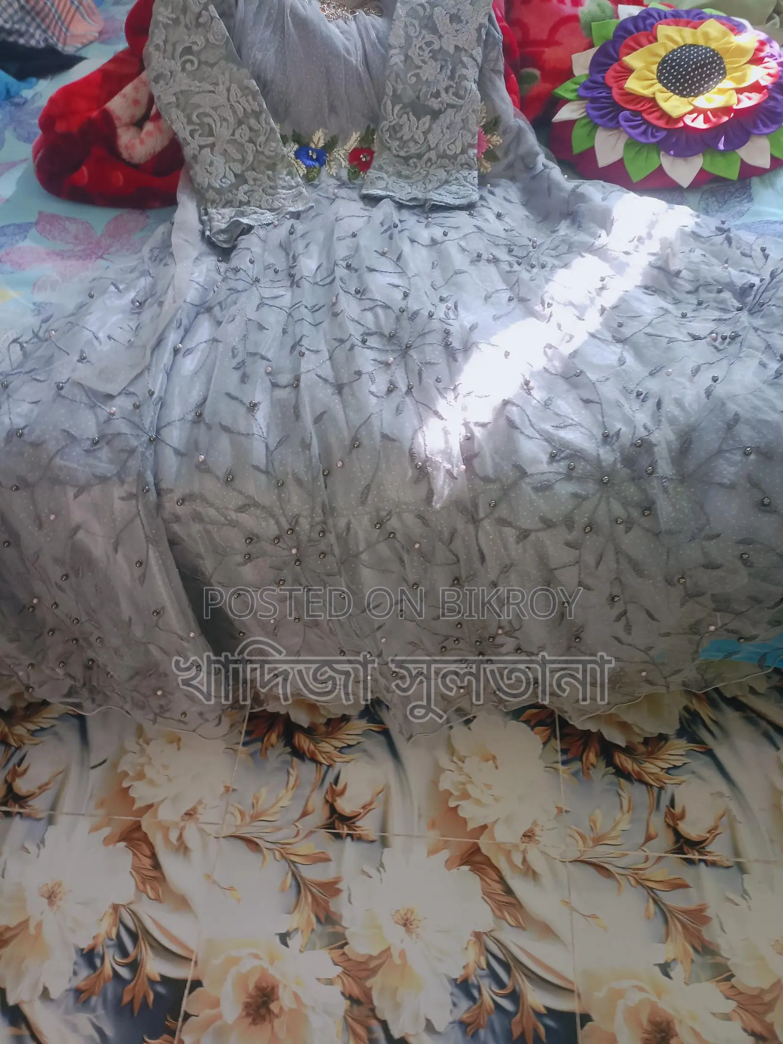 গাউন বিক্রি হবে
