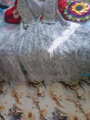 গাউন বিক্রি হবে