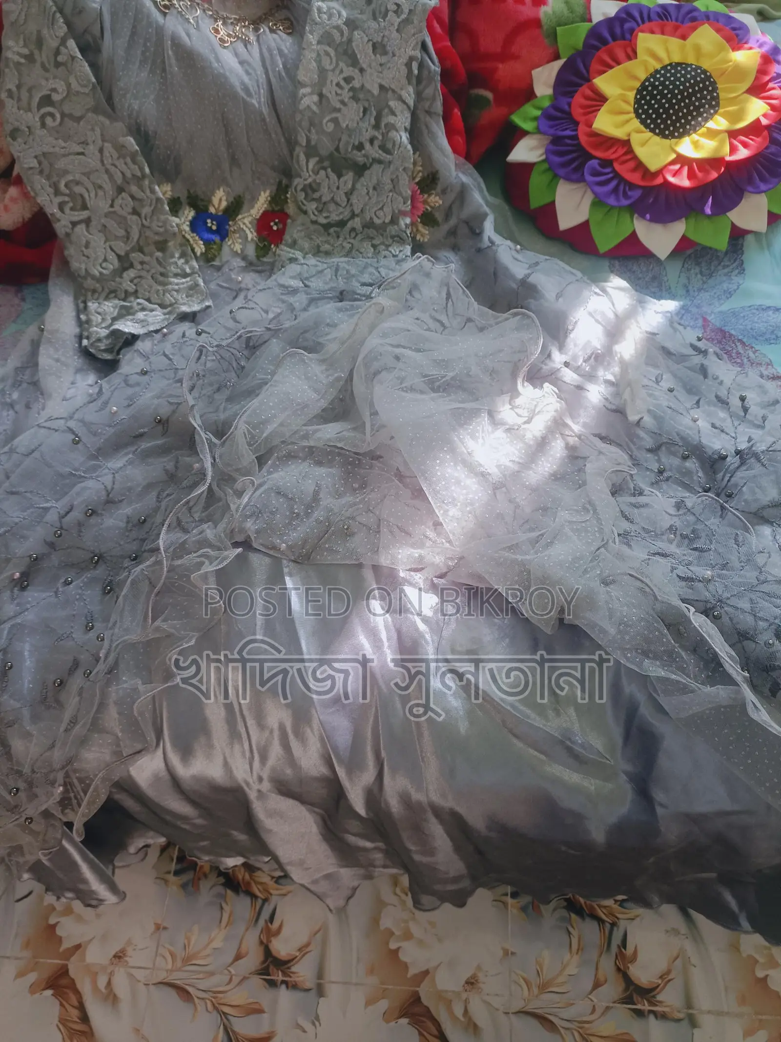 গাউন বিক্রি হবে