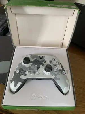 Xbox controller with battery