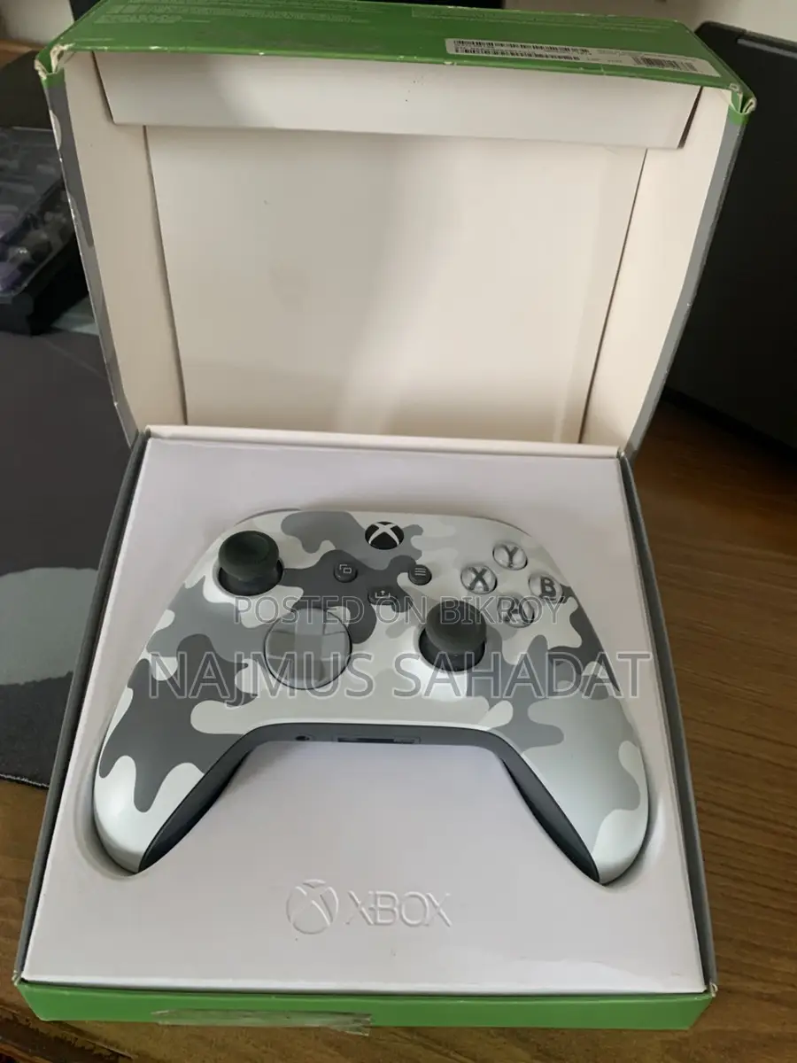 Xbox controller with battery