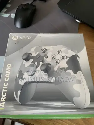 Xbox controller with battery